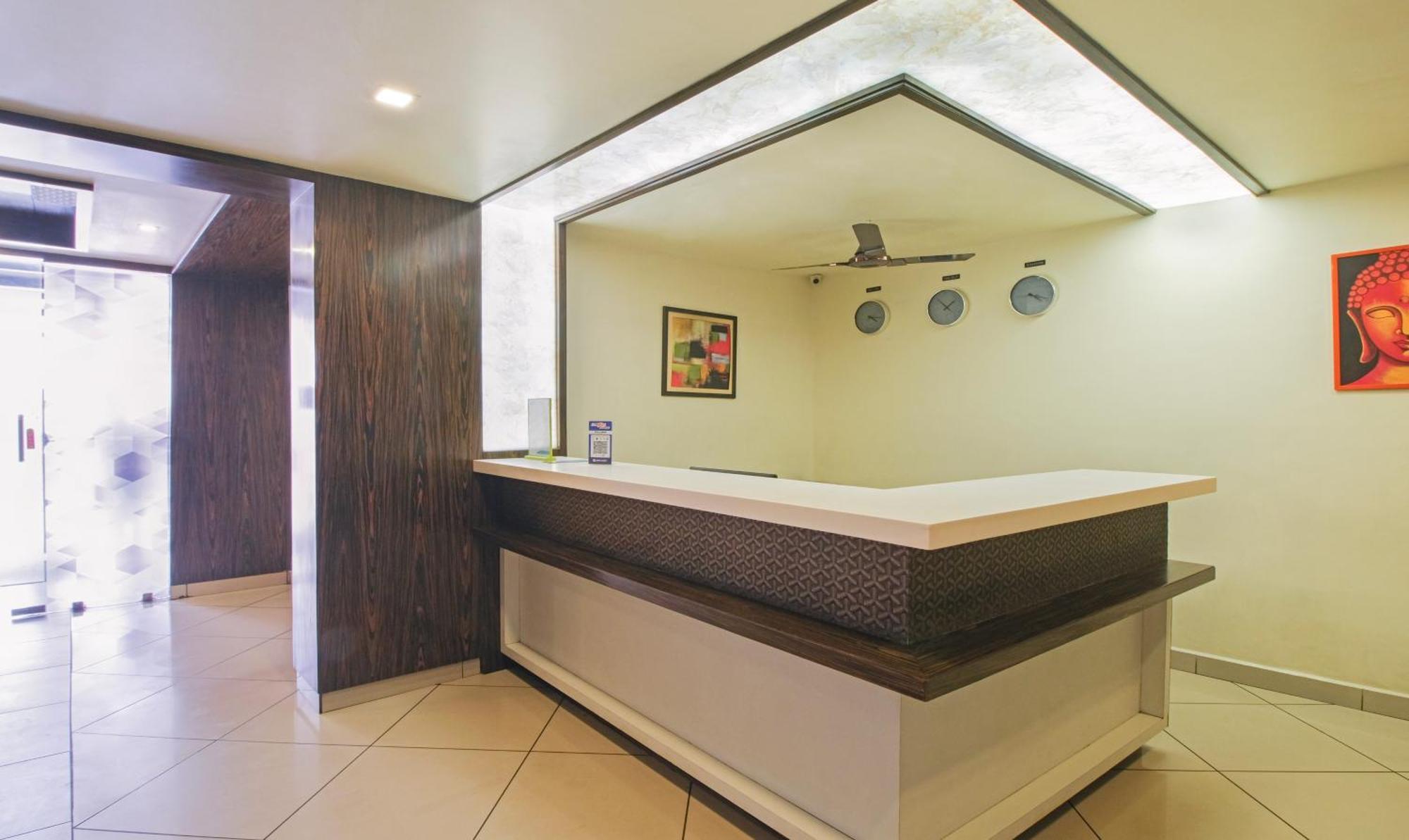 Itsy Hotels N Square Vijayawāda Екстериор снимка