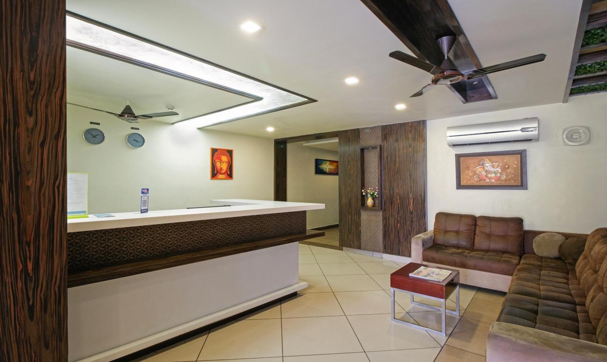 Itsy Hotels N Square Vijayawāda Екстериор снимка